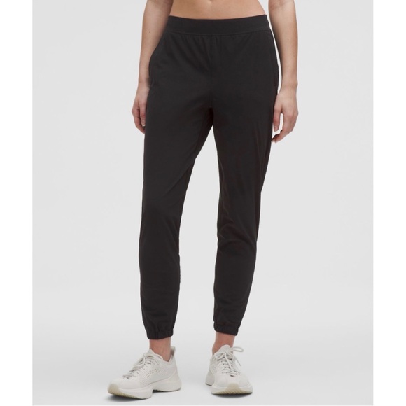 lululemon athletica Pants - Lululemon Adapted State Jogger Black Size 4 EUC